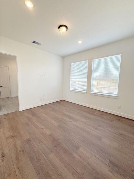 Spacious, unfurnished interior of a new home in Briarley, Montgomery (Image 30).
