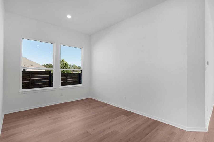 Spacious, unfurnished interior of a new home in Highland Village, Georgetown (Image 25).