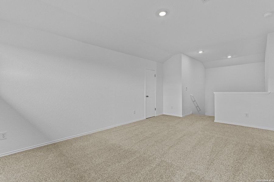 Spacious, unfurnished interior of a new home in Arroyo Ranch, Seguin (Image 23). Spacious, unfurnished interior of a new home in Arroyo Ranch, Seguin (Image 23).