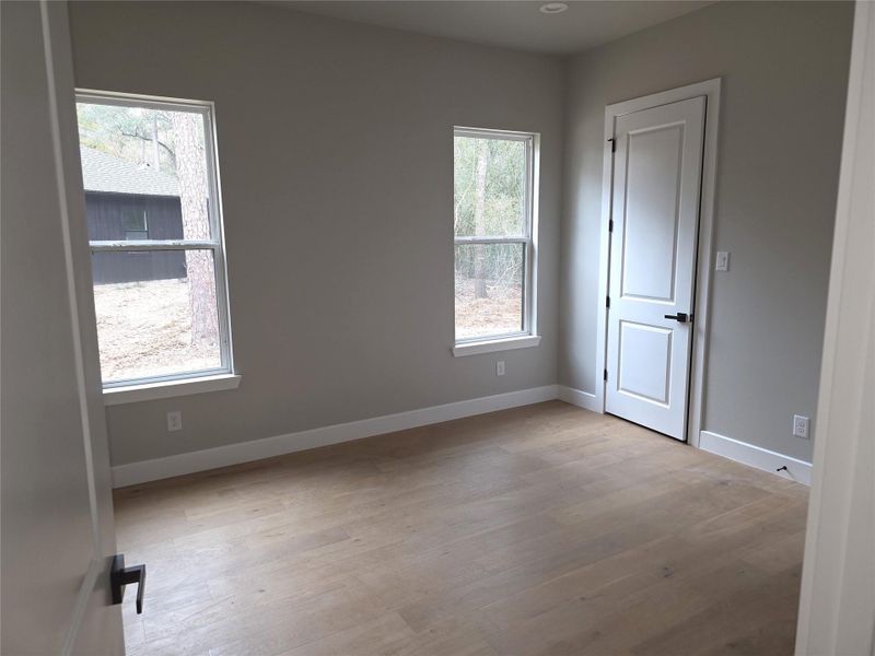 Bedroom sharing Jack-N-Jill bathroom