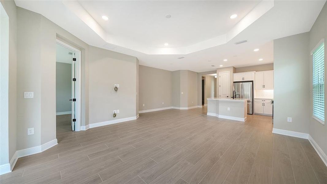 Spacious, unfurnished interior of a new home in Windward, Lakewood Ranch (Image 16).