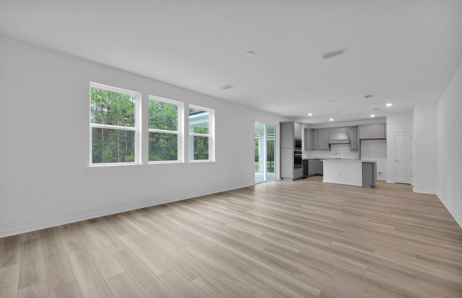 Spacious, unfurnished interior of a new home in Hyland Trail, Green Cove Springs (Image 17).