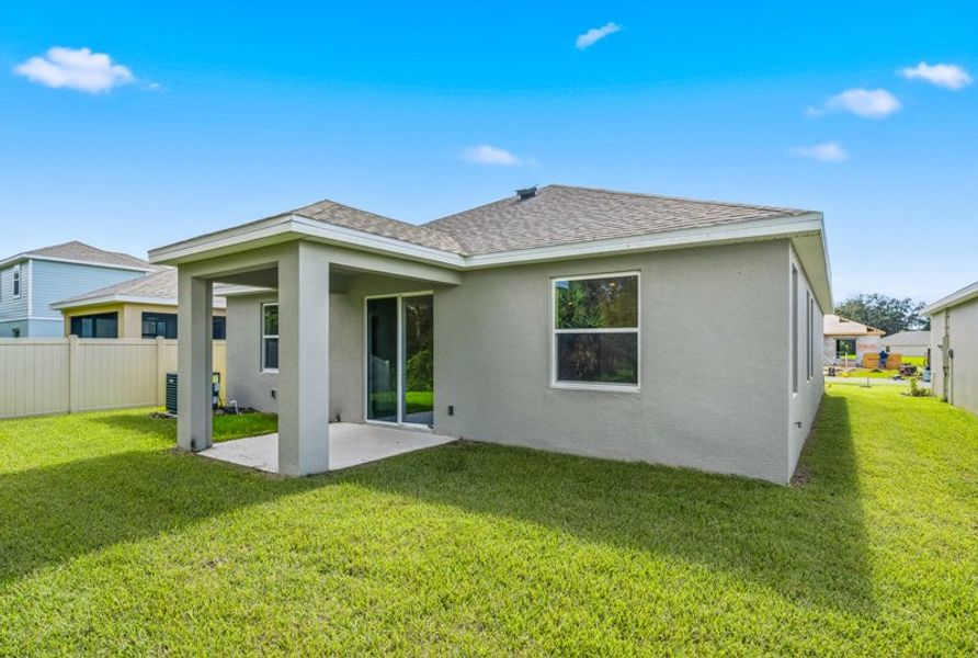 Exterior details and patio area of a home in Eden Hills, Lake Alfred (Image 29).