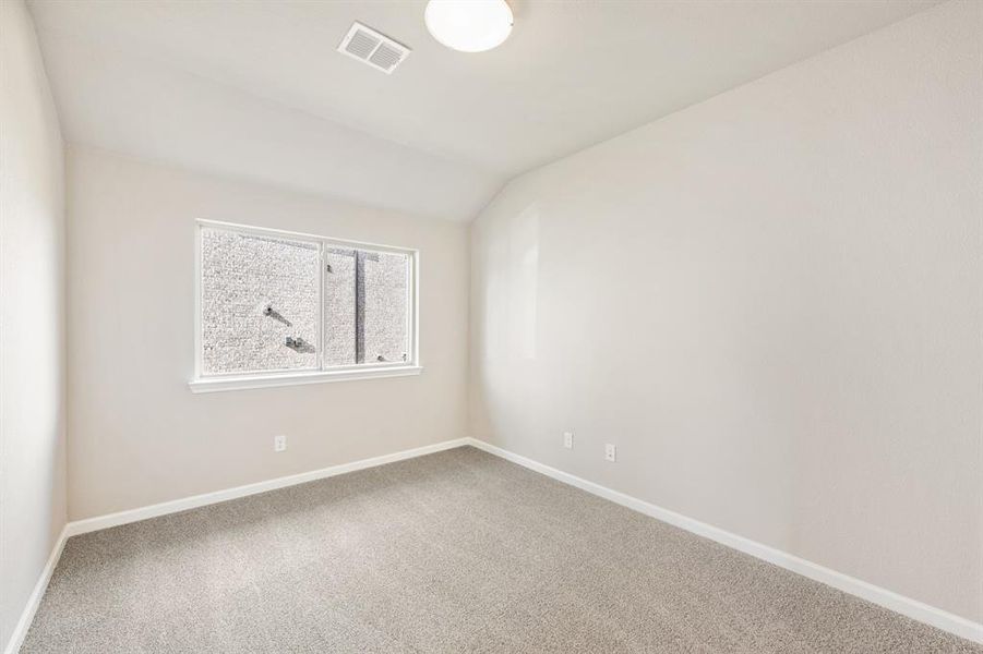 Spacious, unfurnished interior of a new home in Eagle Glen Elements, Alvarado (Image 28).