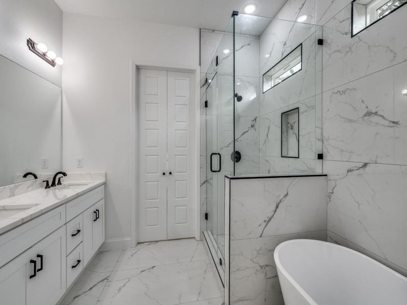 Furnished interior view inside a new home in , Allen (Image 10).