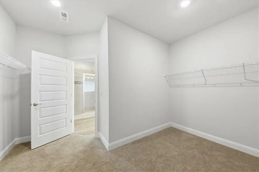 Spacious, unfurnished interior of a new home in Tuscany Hills, Douglasville (Image 36). Spacious, unfurnished interior of a new home in Tuscany Hills, Douglasville (Image 36).