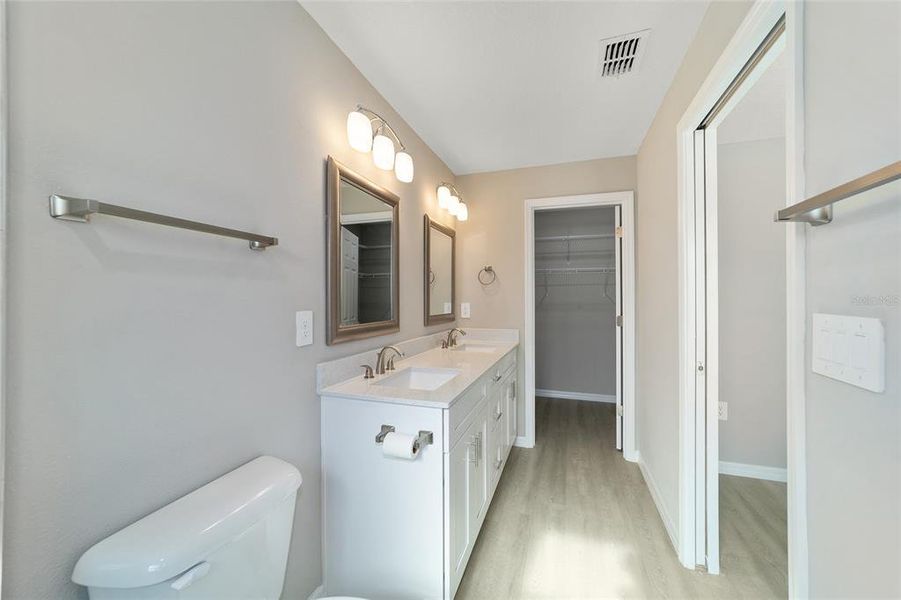 Furnished interior view inside a new home in , Ocklawaha (Image 10).