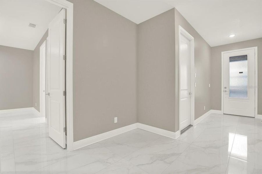 Spacious, unfurnished interior of a new home in , Tampa (Image 27).