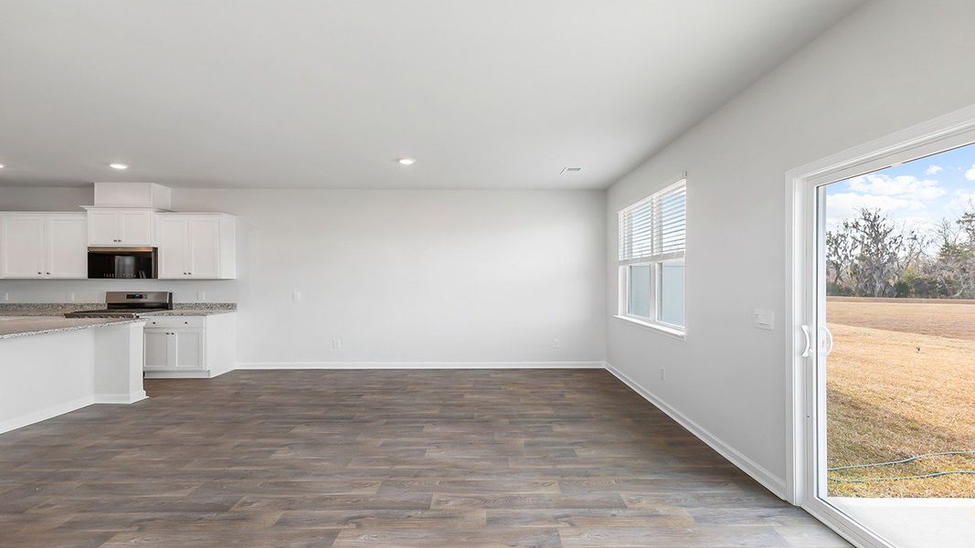 Spacious, unfurnished interior of a new home in Carolina Groves Townhomes, Moncks Corner (Image 11).