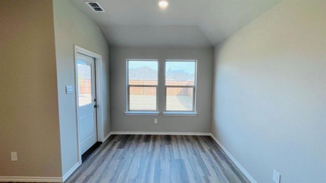 Spacious, unfurnished interior of a new home in Sunnycreek, Fort Worth (Image 16).