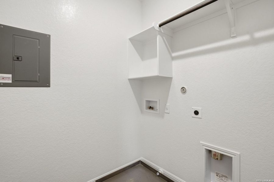 Spacious, unfurnished interior of a new home in Melissa Ranch, San Antonio (Image 26).