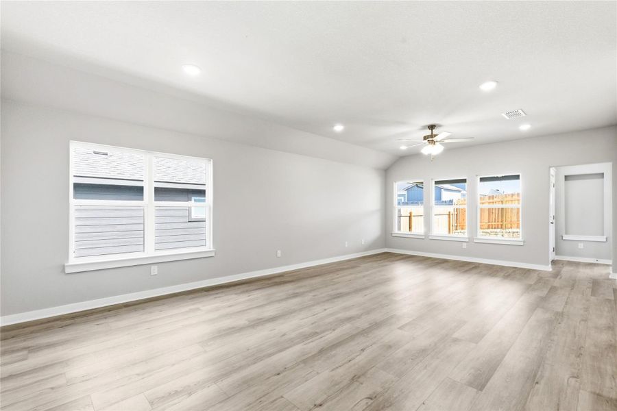 Spacious, unfurnished interior of a new home in Hunters Glen, Jarrell (Image 15).
