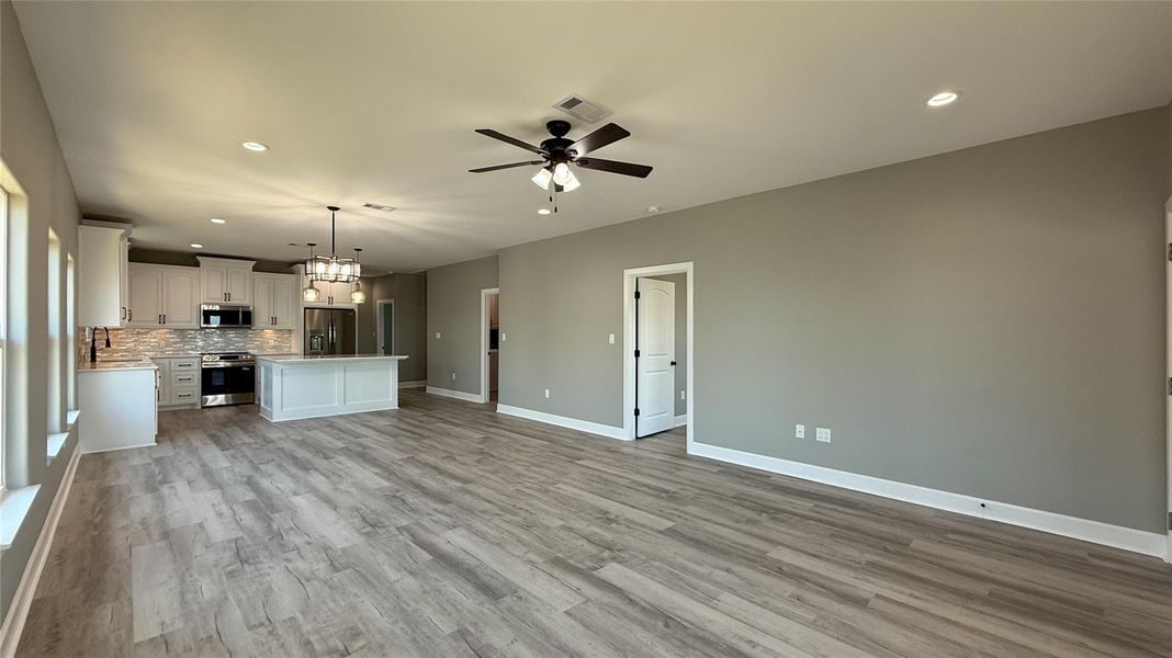 Spacious, unfurnished interior of a new home in , Bolivar Peninsula (Image 18).