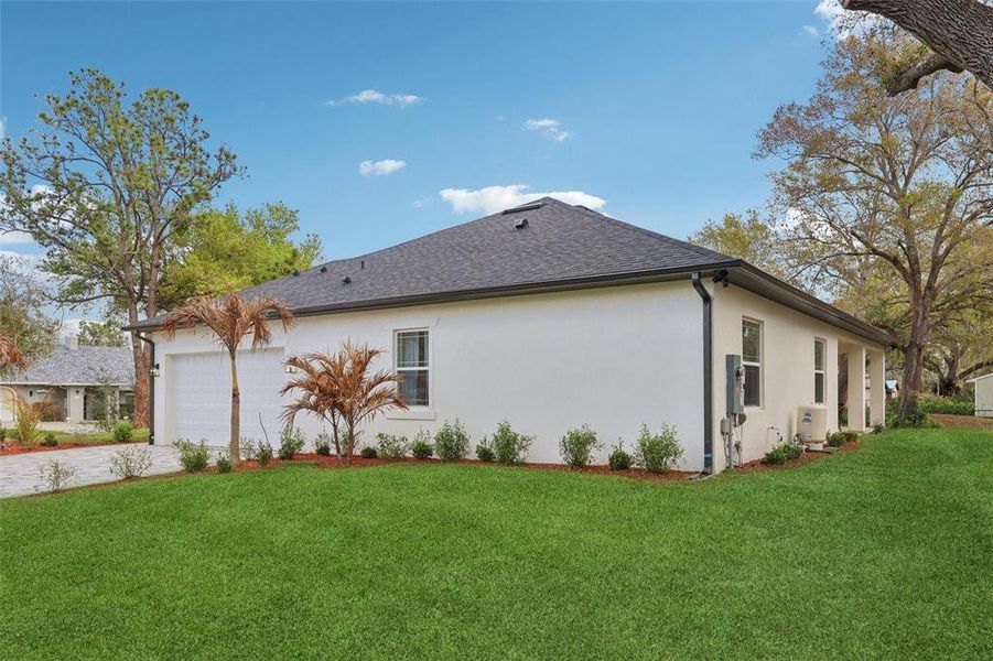 Exterior details and patio area of a home in , St. Cloud (Image 3).