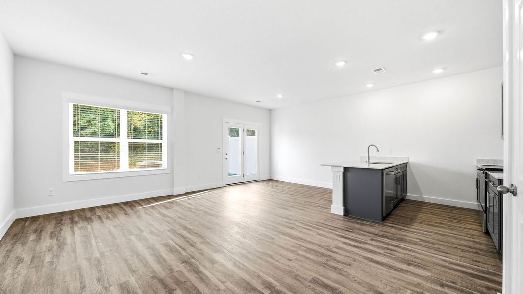 Spacious, unfurnished interior of a new home in The Arbor Townhomes, Kingsport (Image 11).
