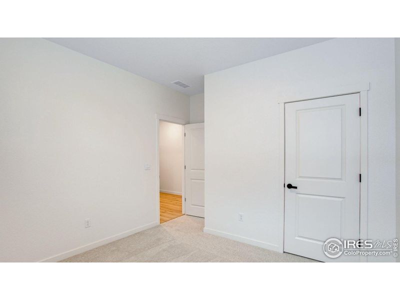 Spacious, unfurnished interior of a new home in Hansen Farm, Fort Collins (Image 34).