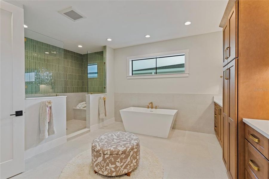 Furnished interior view inside a new home in , St. Petersburg (Image 43).