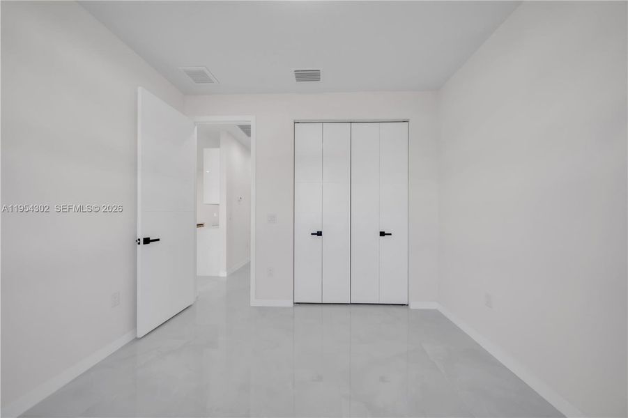 Spacious, unfurnished interior of a new home in , Lehigh Acres (Image 18).