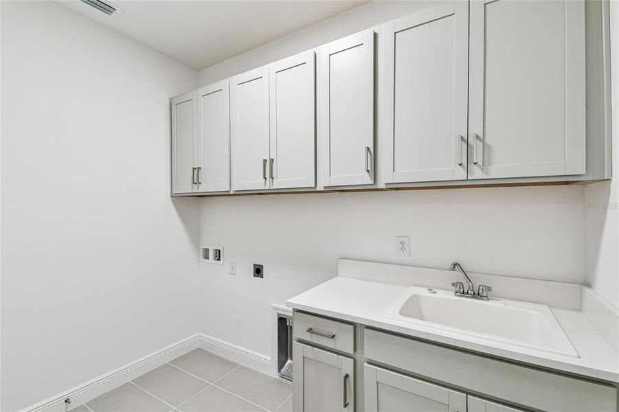 Furnished interior view inside a new home in Creeks Edge at Twin Rivers, Parrish (Image 13). Furnished interior view inside a new home in Creeks Edge at Twin Rivers, Parrish (Image 13).