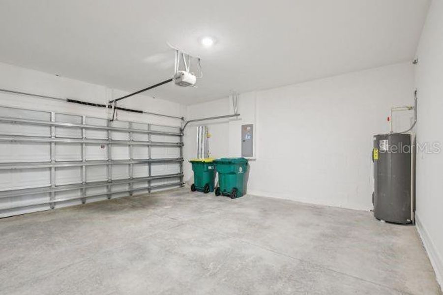 Spacious, unfurnished interior of a new home in , Punta Gorda (Image 31).