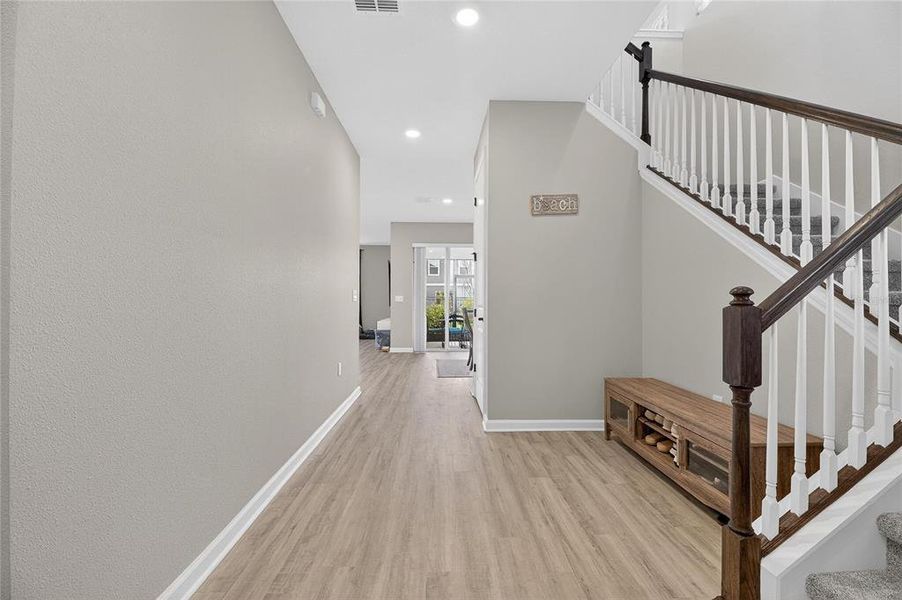 Spacious, unfurnished interior of a new home in , Apollo Beach (Image 21).
