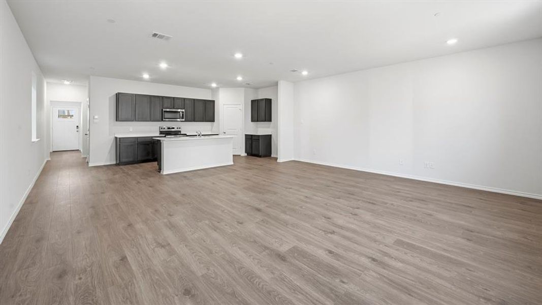 Spacious, unfurnished interior of a new home in Arbor Trails South, Princeton (Image 31).