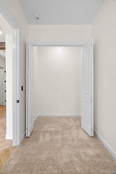 Spacious, unfurnished interior of a new home in Verdancia, El Paso (Image 26).