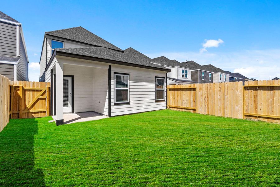 Exterior details and patio area of a home in Grand West, Houston (Image 3).