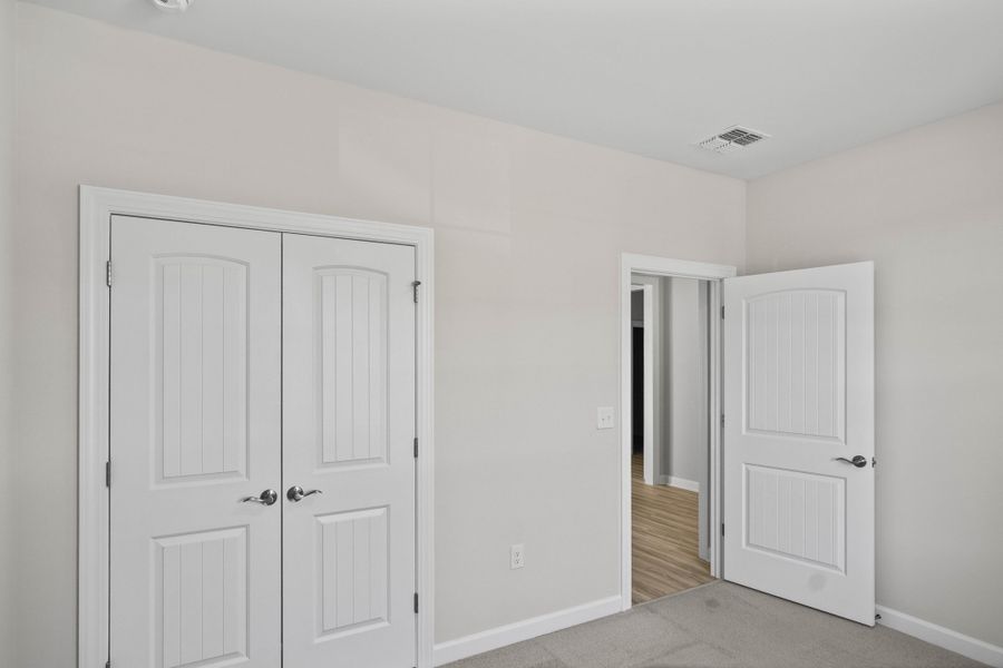 Spacious, unfurnished interior of a new home in Coastal Club of the Carolinas, Calabash (Image 18).