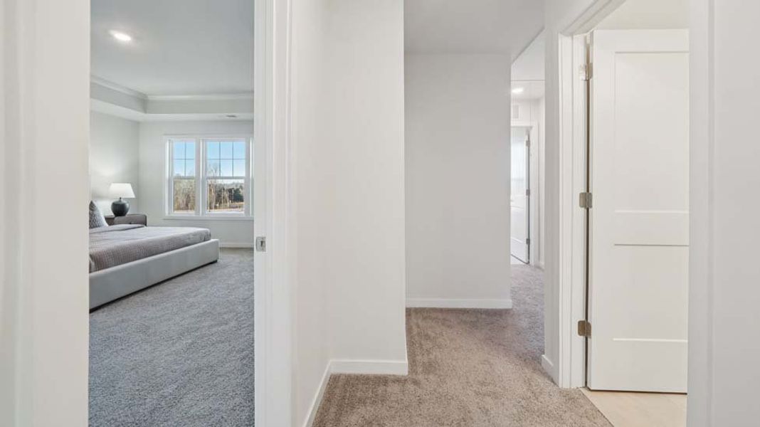 Spacious, unfurnished interior of a new home in Oak Grove Hill, Huntersville (Image 31).