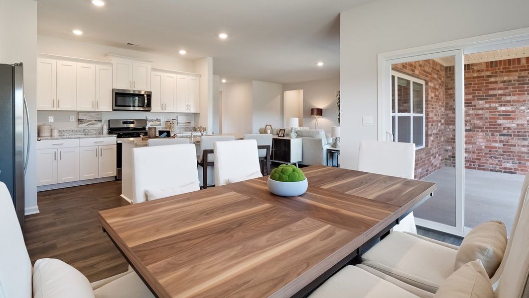 Representative furnished interior of a home built from the CAIRN by D.R. Horton in Riverwood Gardens, Oakland (Image 15).