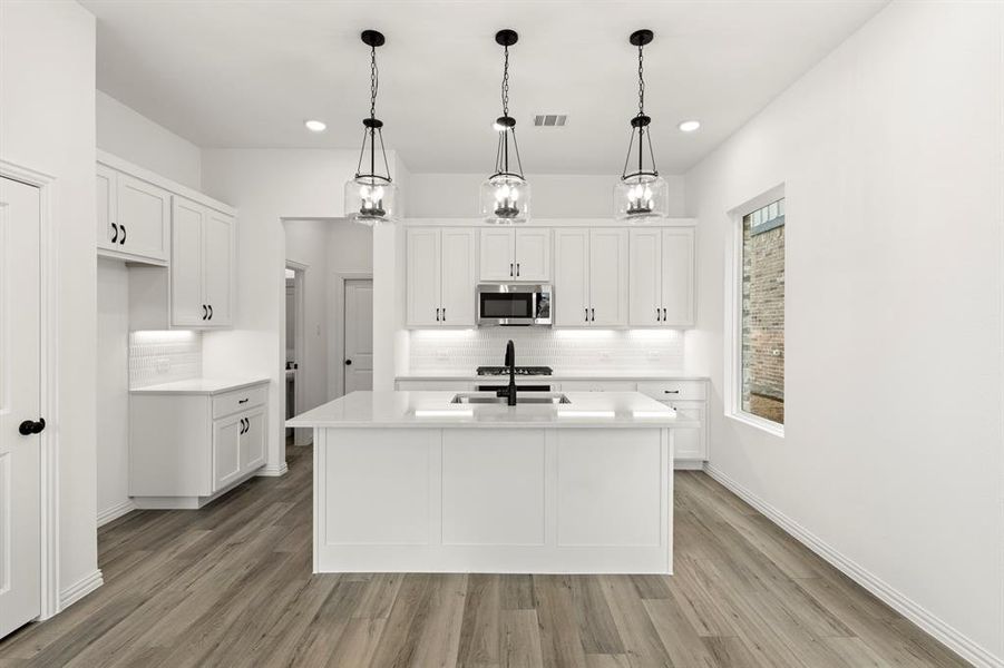 06. 709 Kerrville - Kitchen