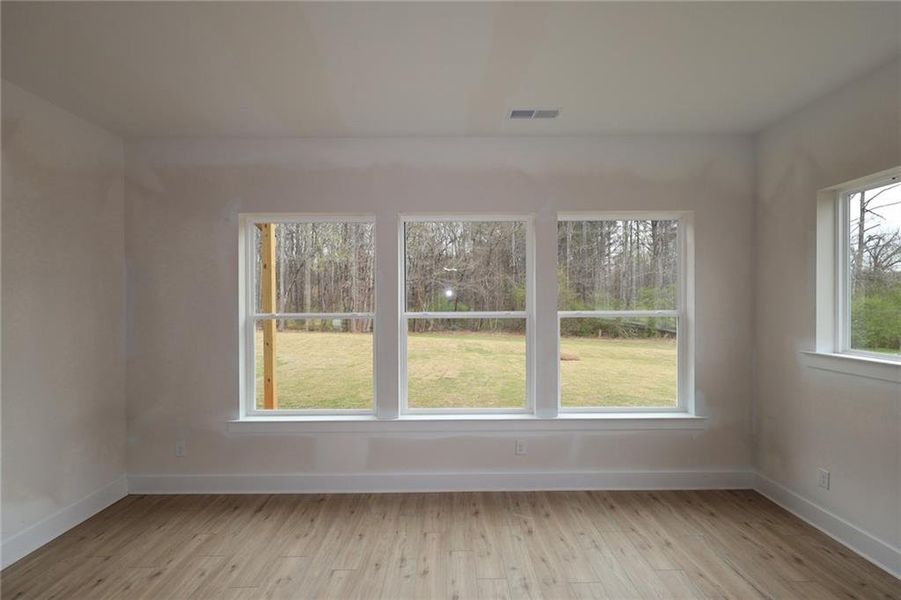 Spacious, unfurnished interior of a new home in Meadow Brook Farms, Cumming (Image 8).