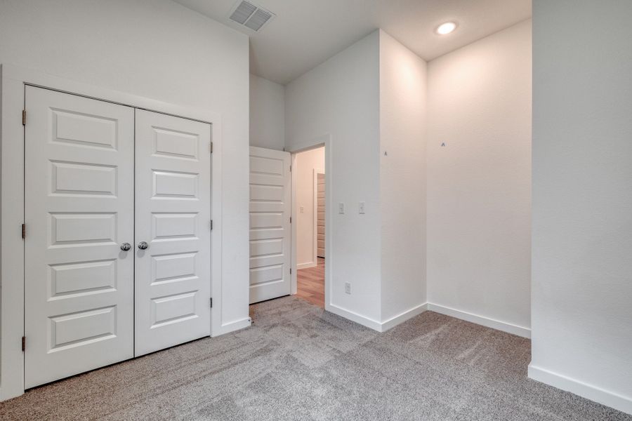Spacious, unfurnished interior of a new home in Prairie Winds, Hutto (Image 25).