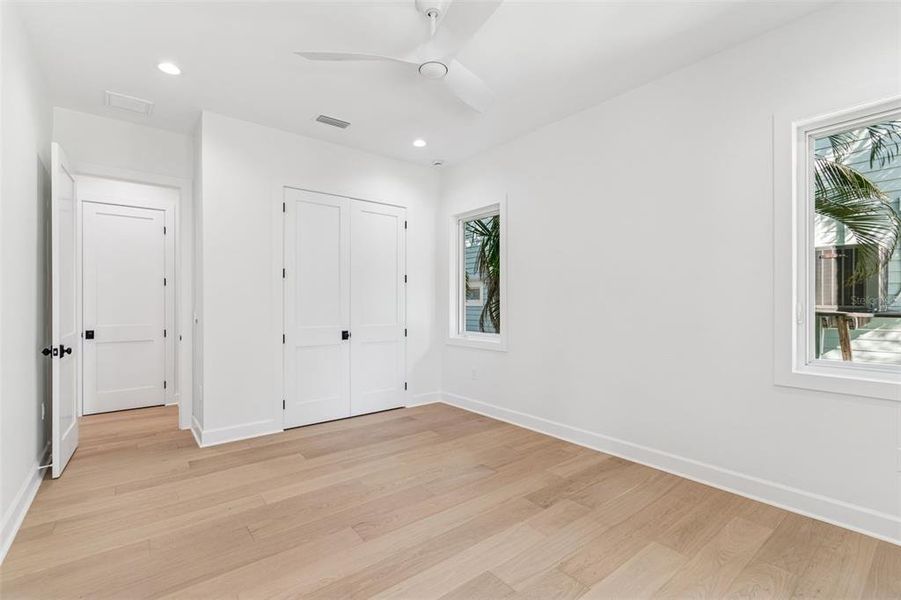 Spacious, unfurnished interior of a new home in , Tampa (Image 85).