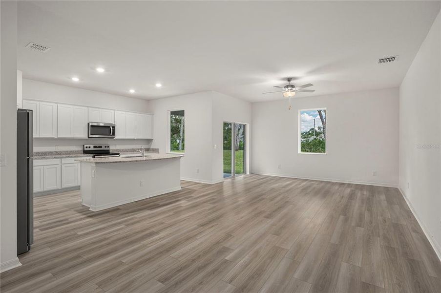Spacious, unfurnished interior of a new home in , Poinciana (Image 16).
