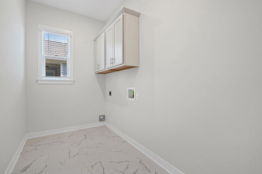 Spacious, unfurnished interior of a new home in Myers Park, Arlington (Image 19). Spacious, unfurnished interior of a new home in Myers Park, Arlington (Image 19).