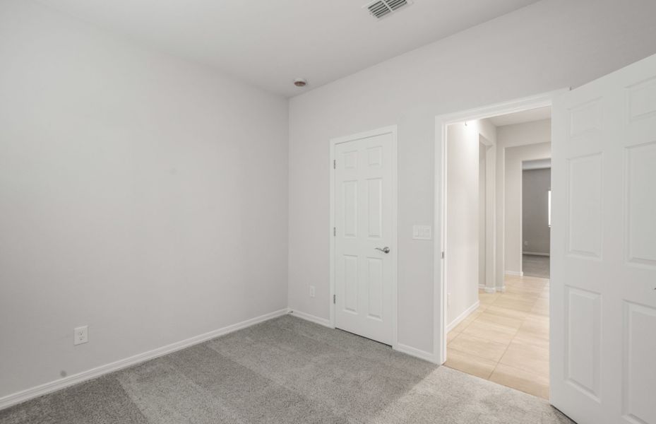 Spacious, unfurnished interior of a new home in El Cidro, Goodyear (Image 23).