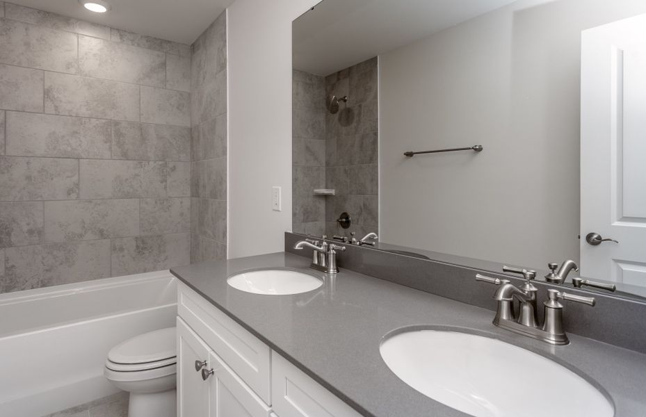 Representative furnished interior of a home built from the Richton by Pulte Homes in Riverlights, Wilmington (Image 8).