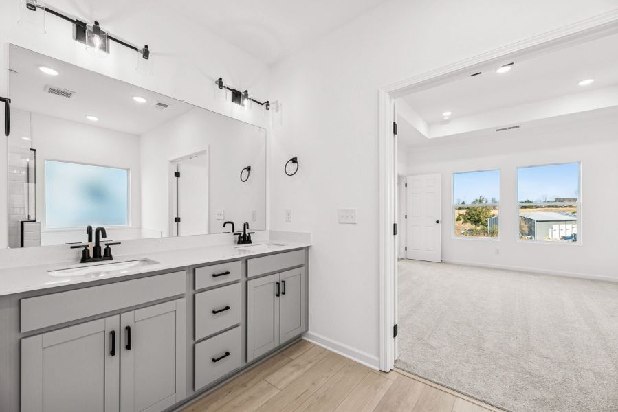 Owner's Bathroom Owner's Bathroom