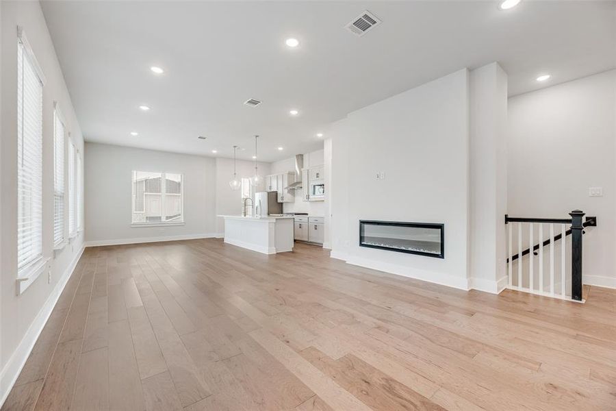 Spacious, unfurnished interior of a new home in Collin Creek, Plano (Image 22).