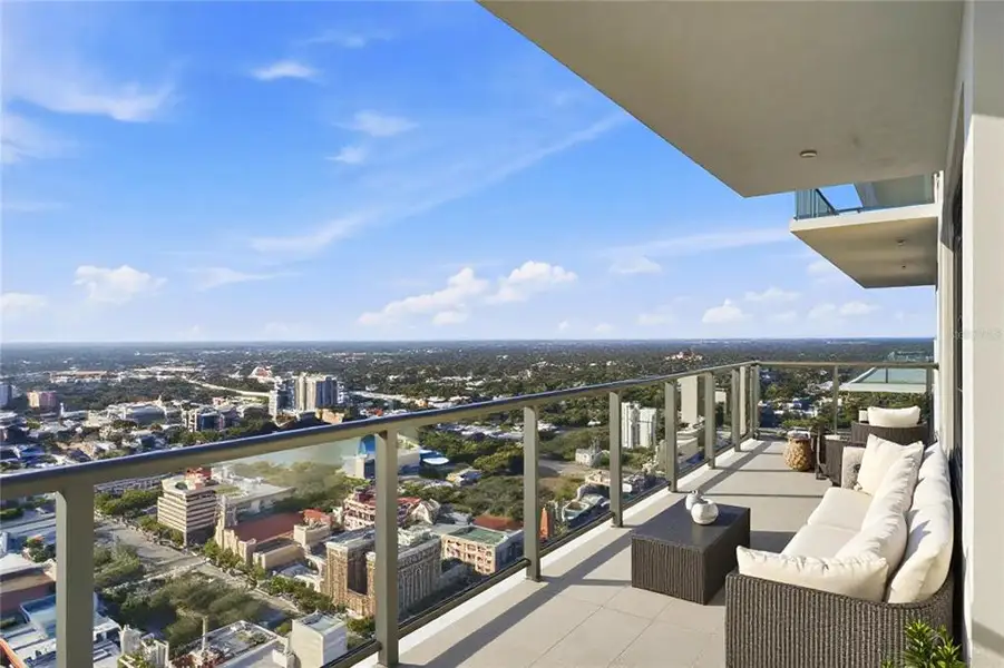 Condo located in St. Petersburg, FL showcasing its design and architecture (Image 4). Condo located in St. Petersburg, FL showcasing its design and architecture (Image 4).