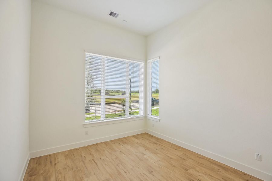 Spacious, unfurnished interior of a new home in , Mont Belvieu (Image 25).