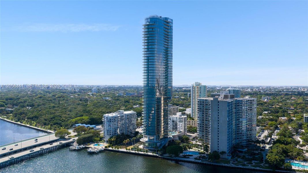 Condo located in Miami, FL showcasing its design and architecture (Image 42).