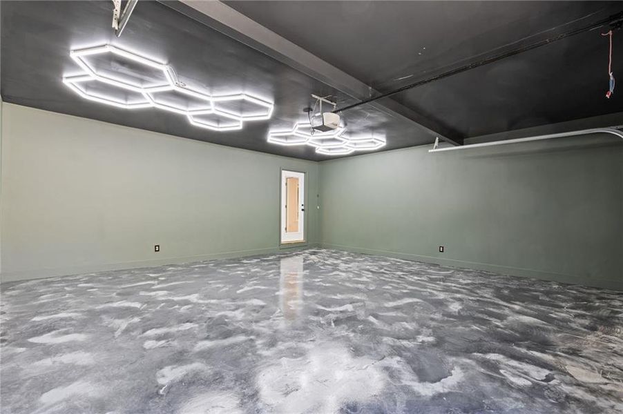 Spacious, unfurnished interior of a new home in , Gainesville (Image 40).