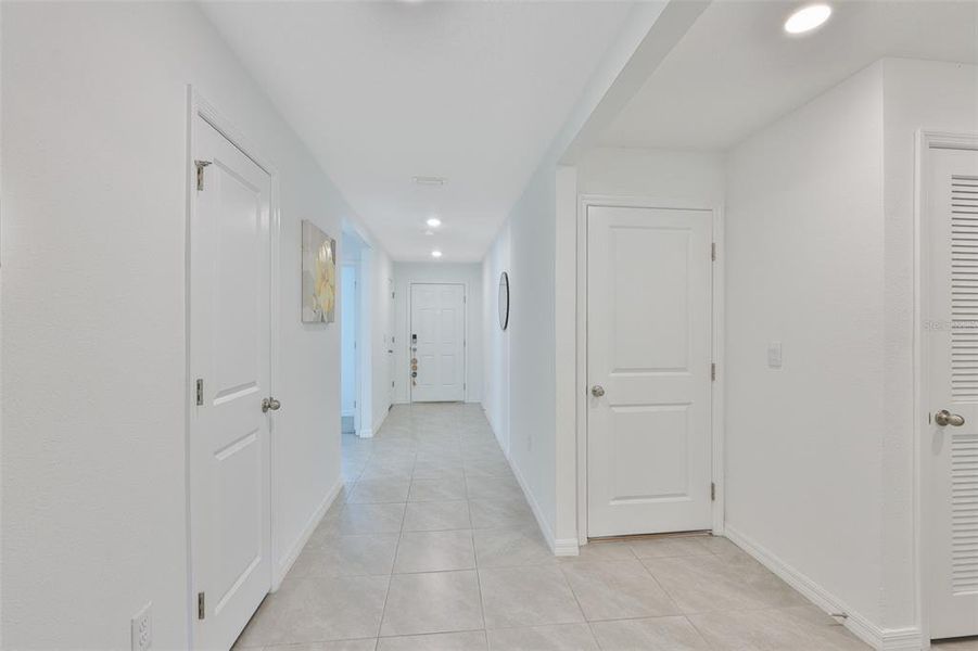 Spacious, unfurnished interior of a new home in North Park Isle, Plant City (Image 16). Spacious, unfurnished interior of a new home in North Park Isle, Plant City (Image 16).