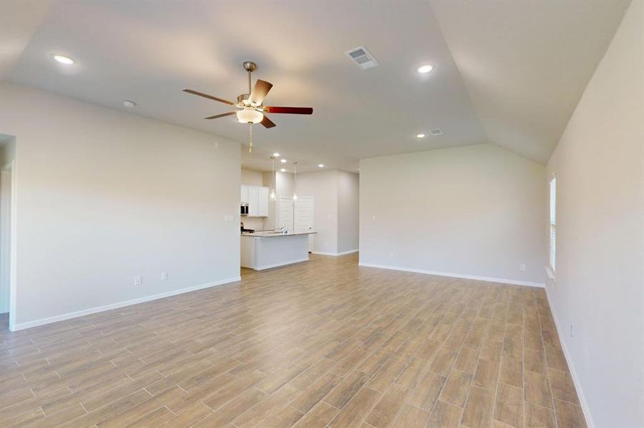 Spacious, unfurnished interior of a new home in Meadow Park, Ponder (Image 21). Spacious, unfurnished interior of a new home in Meadow Park, Ponder (Image 21).