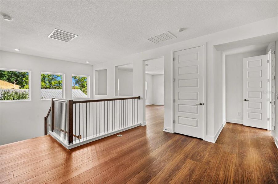 Spacious, unfurnished interior of a new home in , Tampa (Image 16).