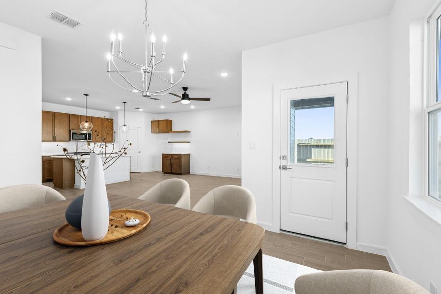 Charming dining area (*Photo not of actual home and used for illustration purposes only.)