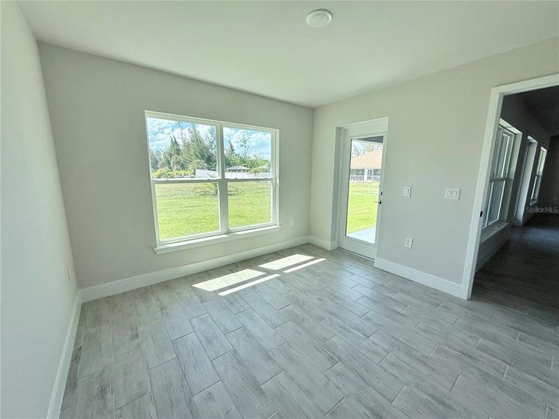 Spacious, unfurnished interior of a new home in Port Charlotte, Port Charlotte (Image 14).